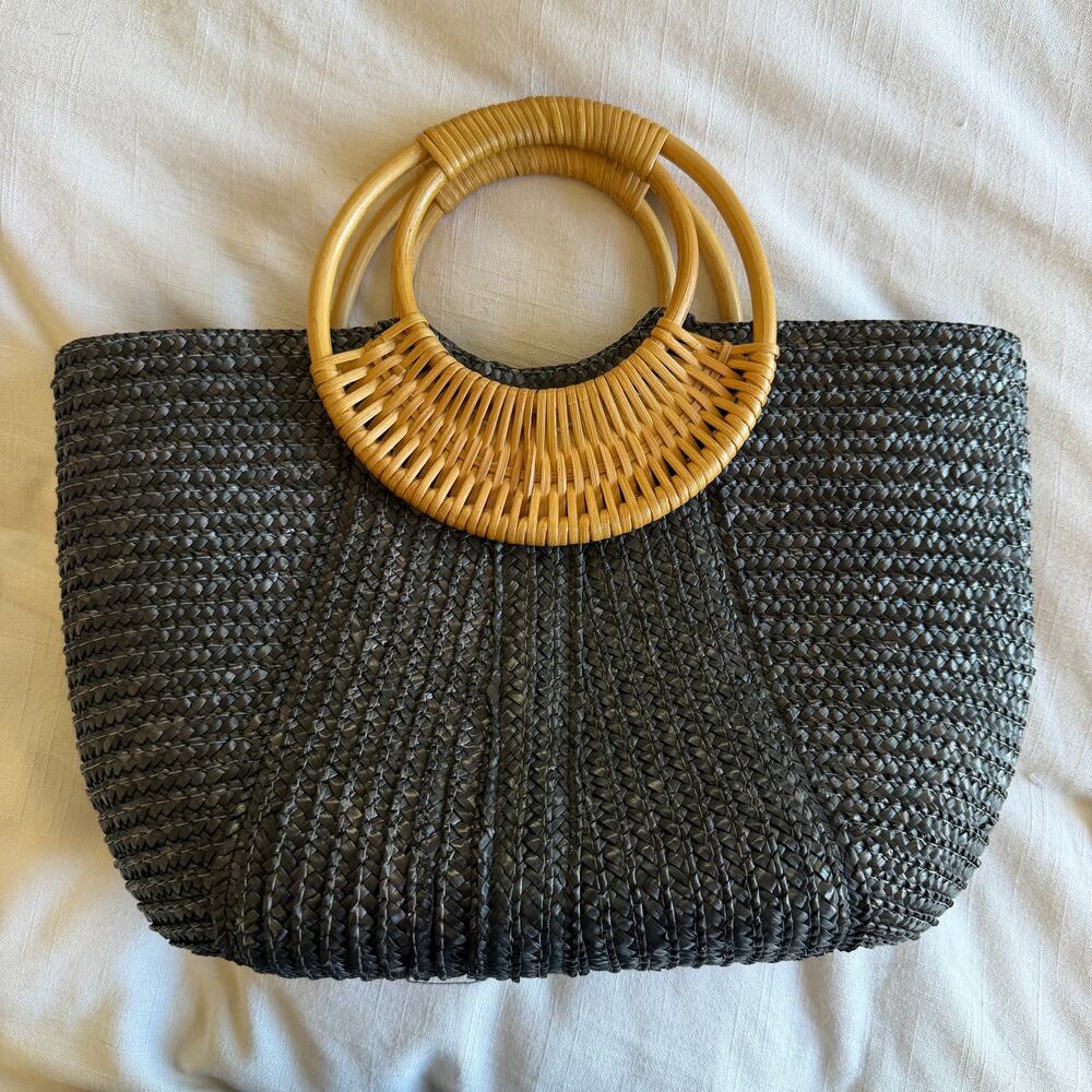 two tone wicker bag with circle handel